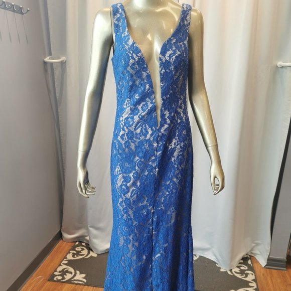 Royal blue size 4 fitted prom/formal gown with unique neckline - Picture 1 of 3